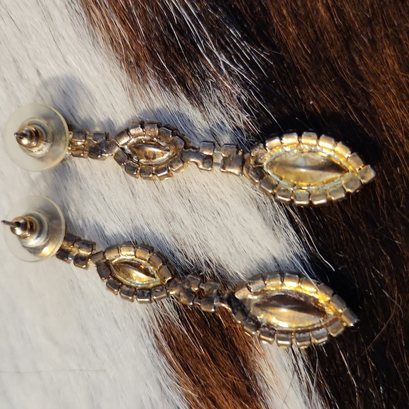 Black and Clear Stoned Hanging Earri gs - Picture 3 of 3